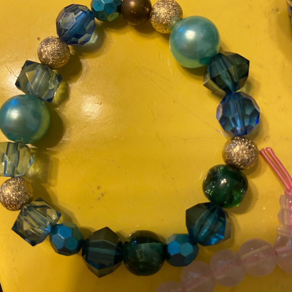 Ten bracelets including thin bangle set. - Picture 4 of 11
